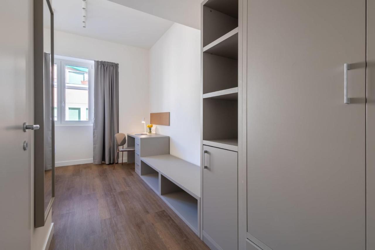 Hostal S4 *