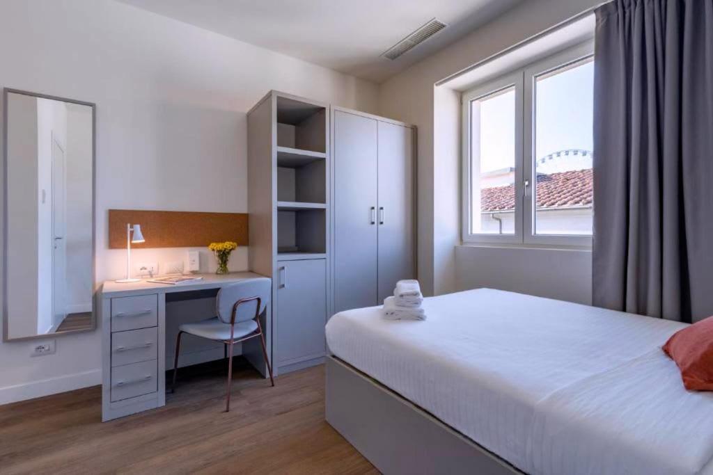 S4 Hostal *